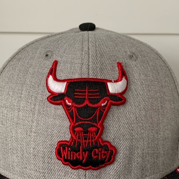 5/$25 New Era Chicago Bulls Snap Back - Picture 2 of 8